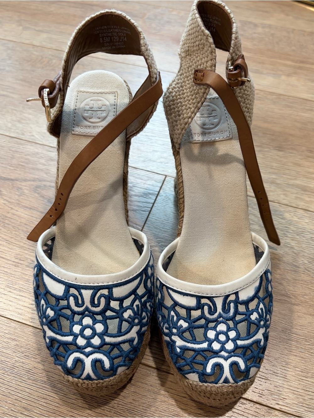 Tory Burch Lucia Lace Wedge Espadrilles Blue White Embroidered Size 8.5M
